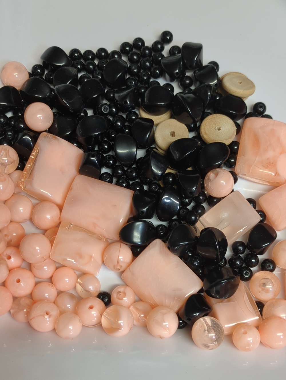 🏵️B29 Peach & Black Mixed Acrylic Bead Assortment for Jewelry Making